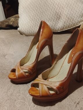 Max Studio Tan Crisscross Open-Toe Platform Pumps